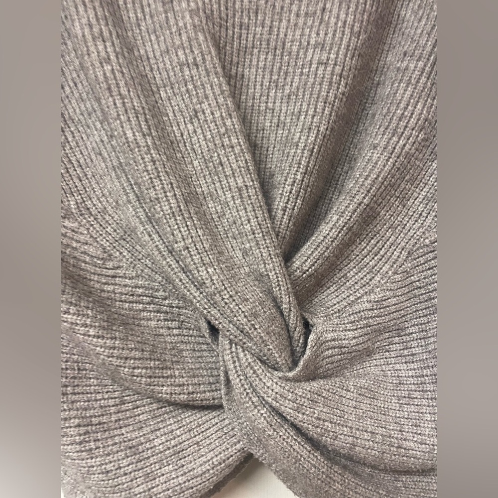Akira Knot Front Twist Sweater Long Sleeved V neck in Gray Size M - Picture 3 of 7